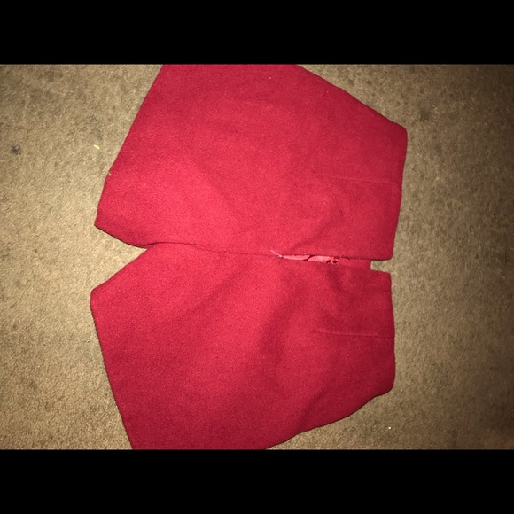 Red shorts - Picture 2 of 3